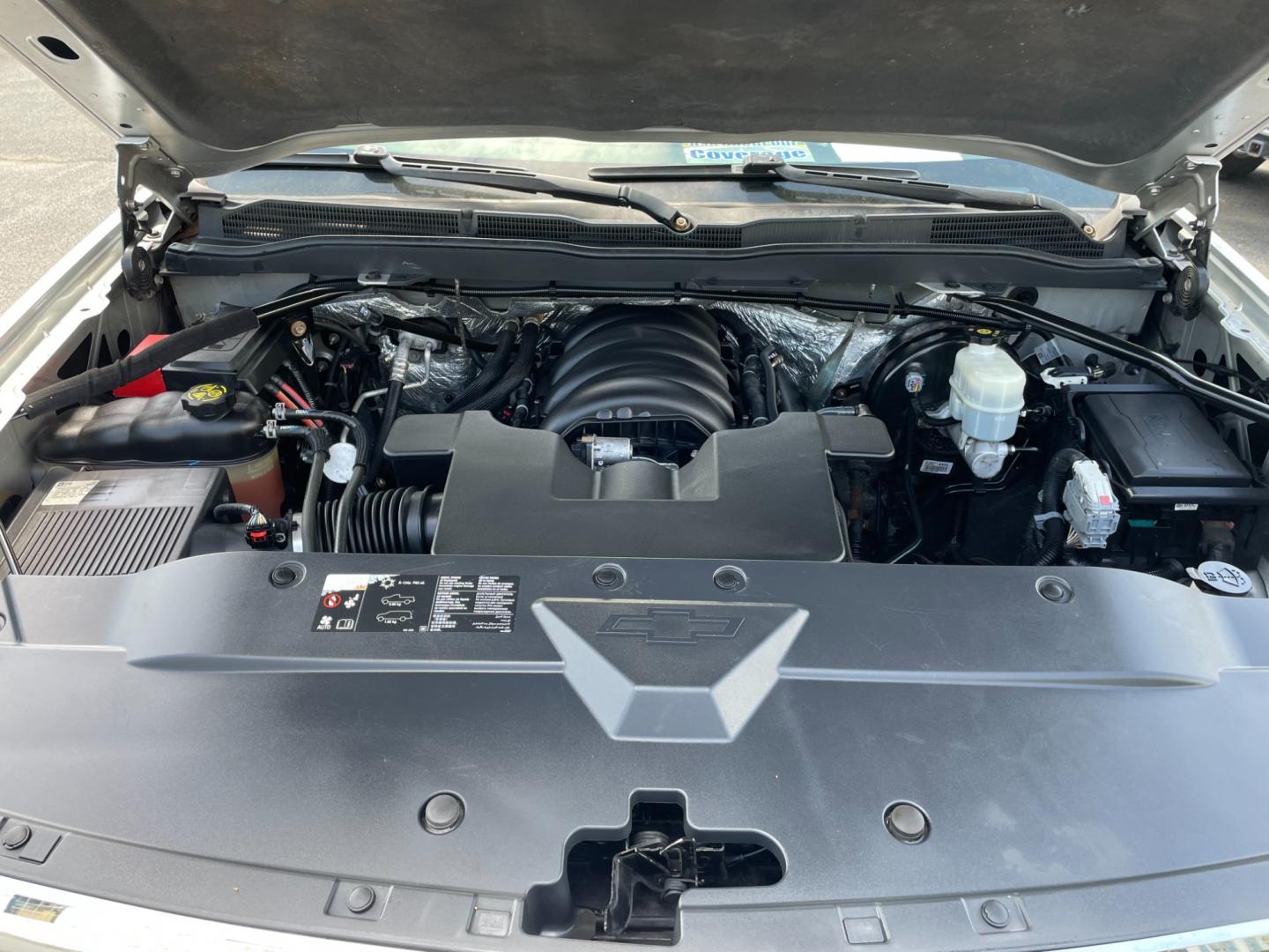 2015 silver /black Chevrolet Silverado 1500 LT Crew Cab 4WD (3GCUKREC5FG) with an 5.3L V8 OHV 16V engine, 6-Speed Automatic transmission, located at 101 N. Main Street, Muncy, PA, 17756, (570) 546-5462, 41.207691, -76.785942 - Photo#8